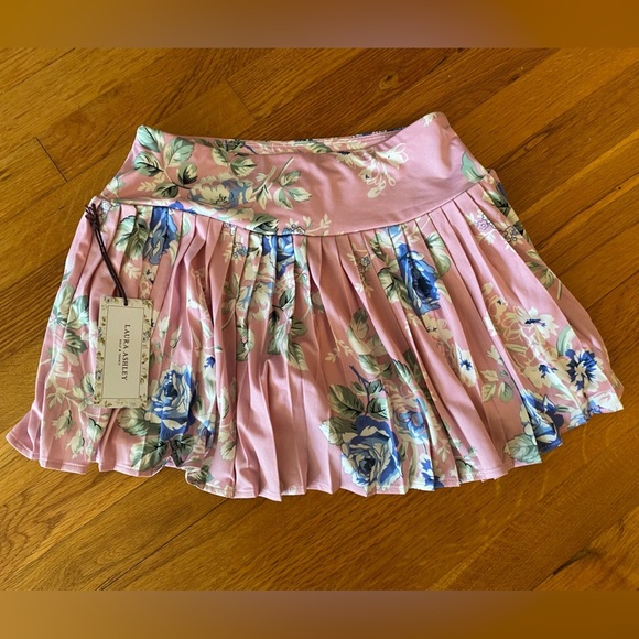 Laura Ashley Pants - Laura Ashley Tennis and Golf Skort Pink with Floral Print Women’s Size Small NWT